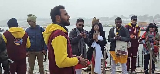 महाकुंभ की आभा देखकर भाव विभोर हुए  10 देशों के 21 अंतर्राष्ट्रीय मेहमान, त्रिवेणी में डुबकी भी लगाई