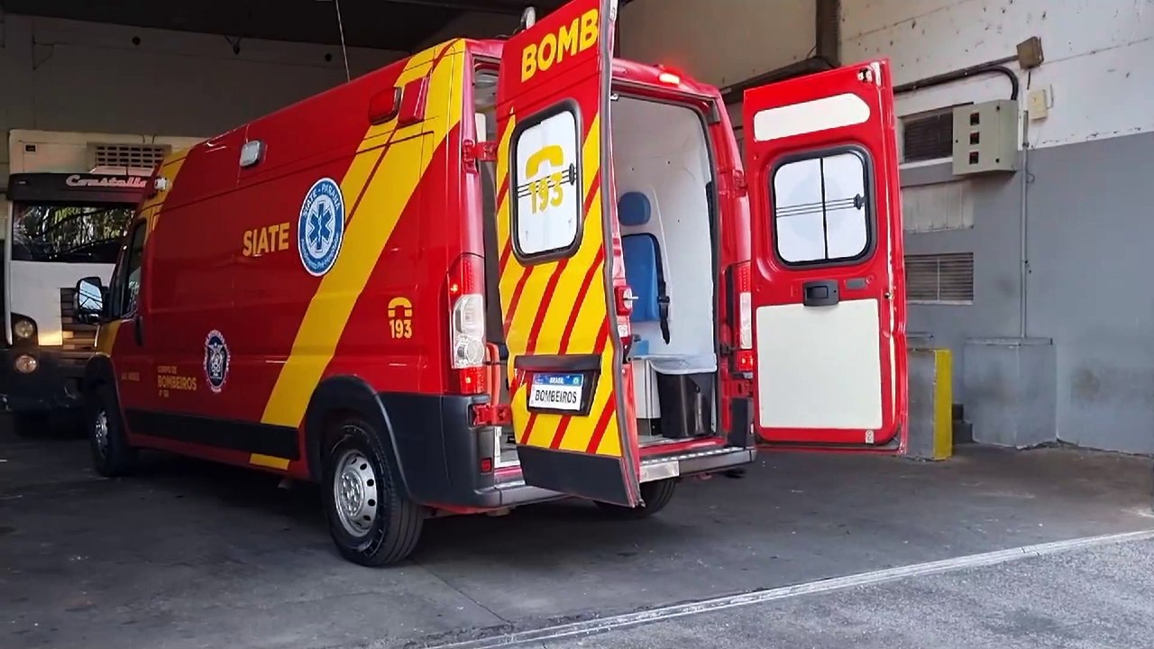 Trabalhador fica ferido ao pisar em falso e cair de rampa na Avenida Carlos Gomes