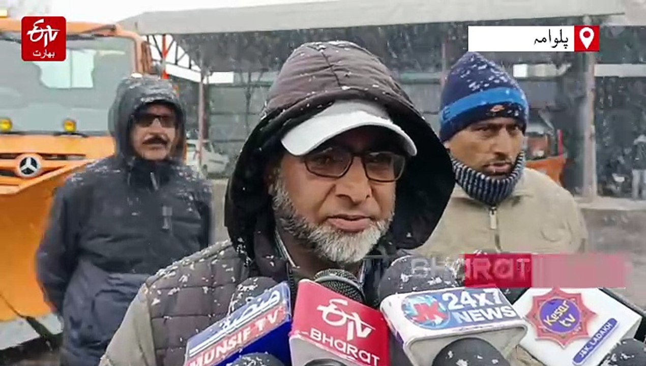کشمیر کے پلوامہ میں برفباری کا سلسلہ شروع، انتظامیہ چوکس