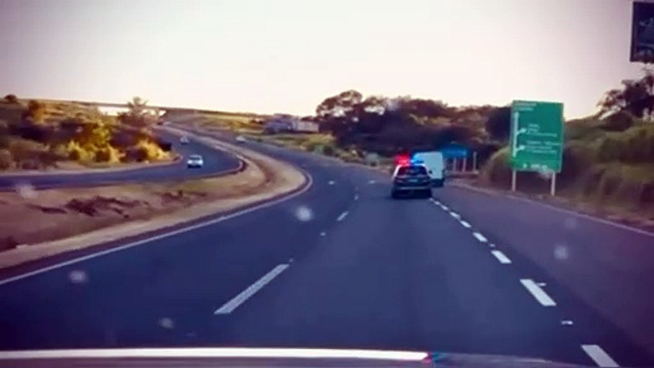 Vídeo mostra perseguição da PRF na BR-277 a qual culminou em apreensão de cigarros