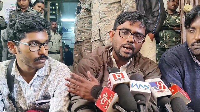 স্যালাইন কান্ড সেই সঙ্গে নতুন করে শিশু মৃত্যুতে বাম যুবদের আন্দোলনে ফের উত্তাল হলো মেদিনীপুর!আন্দোলনে অসুস্থ স্বাস্থ্য অধিকারীকে ছত্রাক ভর্তি স্যালাইন দেওয়ার দাবি বামেদের