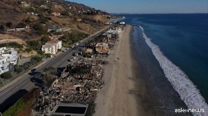 Una spianata di cenere, le lussuose ville di Malibu viste dall'alto