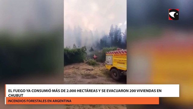 El fuego ya consumió más de 2.000 hectáreas y se evacuaron 200 viviendas en Chubut
