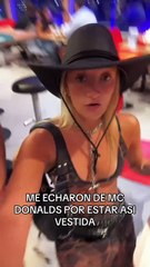 Polémica viral en las redes: Fue después del boliche a un restaurante de comida rápida y le pidieron que se retire por lo que tenía puesto.