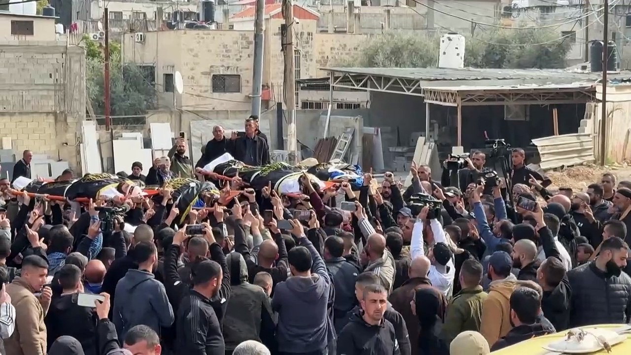 تشييع 4 فلسطينيين قتلوا بقصف إسرائيلي بمخيم جنين