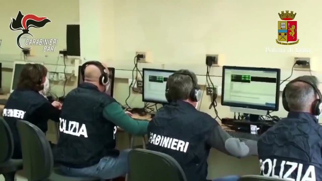 Bari: associazione di tipo mafioso armata, estorsione, spaccio e porto illegale di armi. Arrestate 28 persone - Video