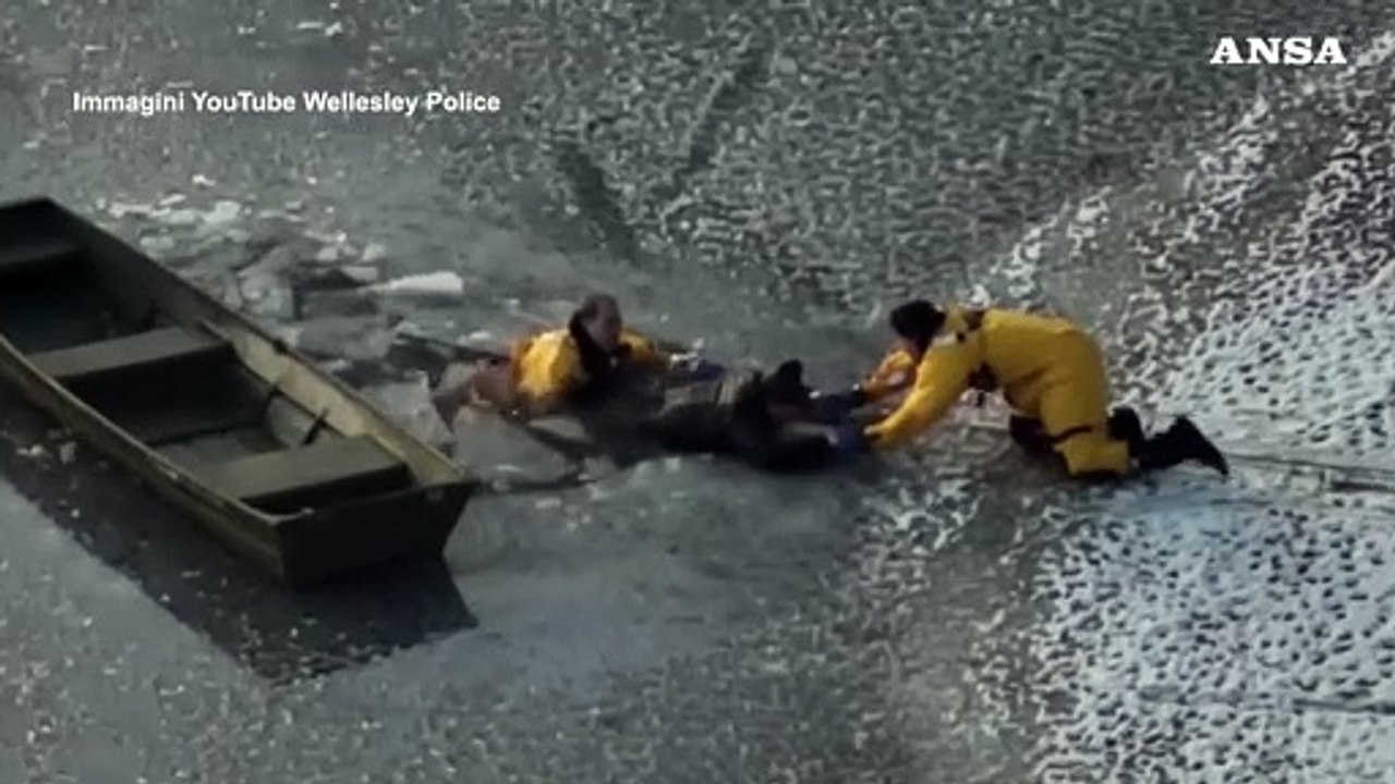 Usa: Massachusetts, salvati un uomo e il suo cane caduti nel lago ghiacciato di Waban