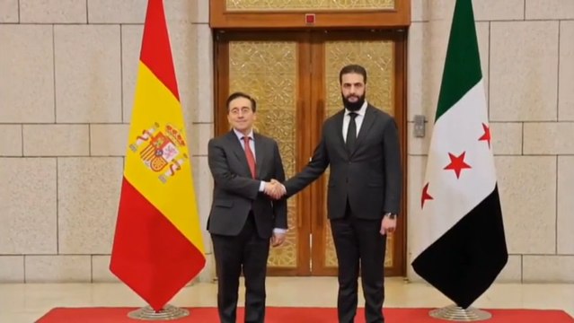 Albares se reúne con el nuevo líder sirio Ahmed al Shara en Damasco.