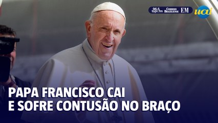 Papa Francisco cai no Vaticano e sofre contusão no braço
