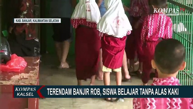 Banjir Rob Rendam Sekolah di Kertak Hanyar Kabupaten Banjar, Siswa Belajar Tanpa Sepatu