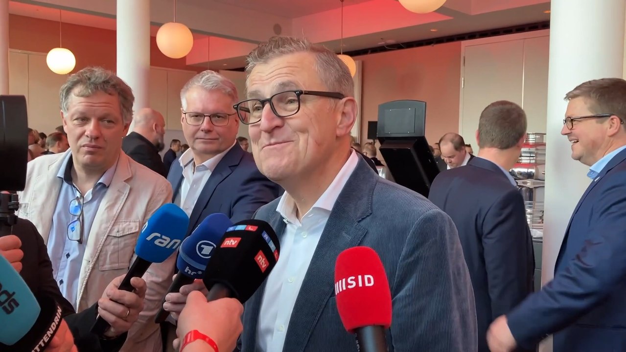 'Nicht gehört, was Sie gehört haben': Dreesen dementiert Davies-Gerüchte