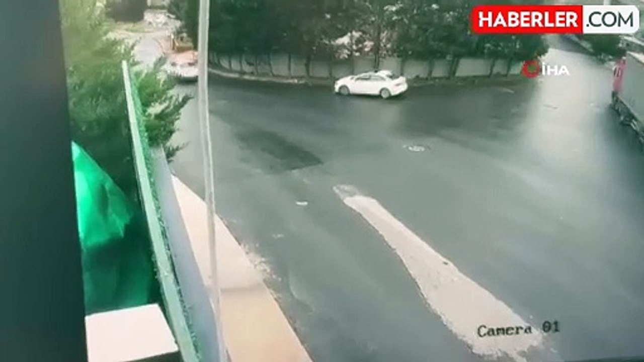 Büyükçekmece'de Kontrolden Çıkan Kamyon Feci Kazaya Neden Oldu