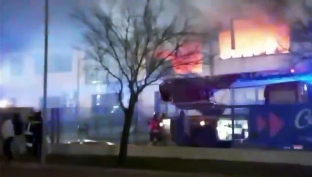 Incendio a San Miniato, le fiamme attaccano l'edificio che ospita un noto atelier di abiti da sposa