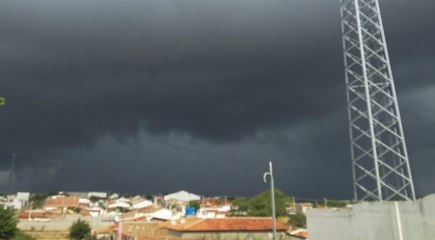 Após chuvas que geraram danos na cidade de Sousa, Inmet renova alerta para mais 24 horas