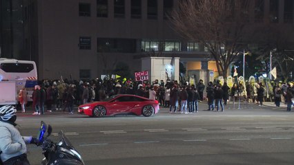 "구속영장 막자" 서부지방법원 밤샘 시위...1명 체포 / YTN