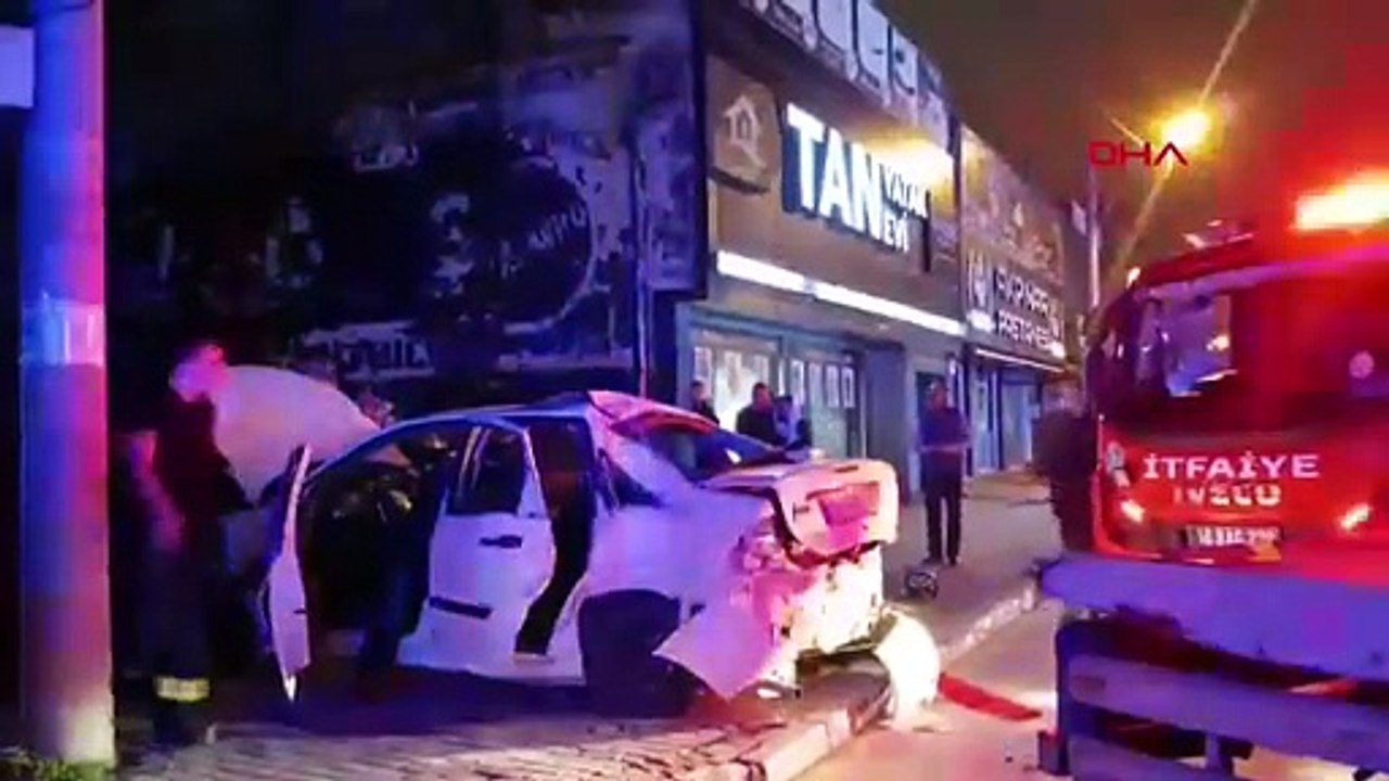 Bursa'da otomobil elektrik direğine çarptı: 1 ölü, 3 yaralı