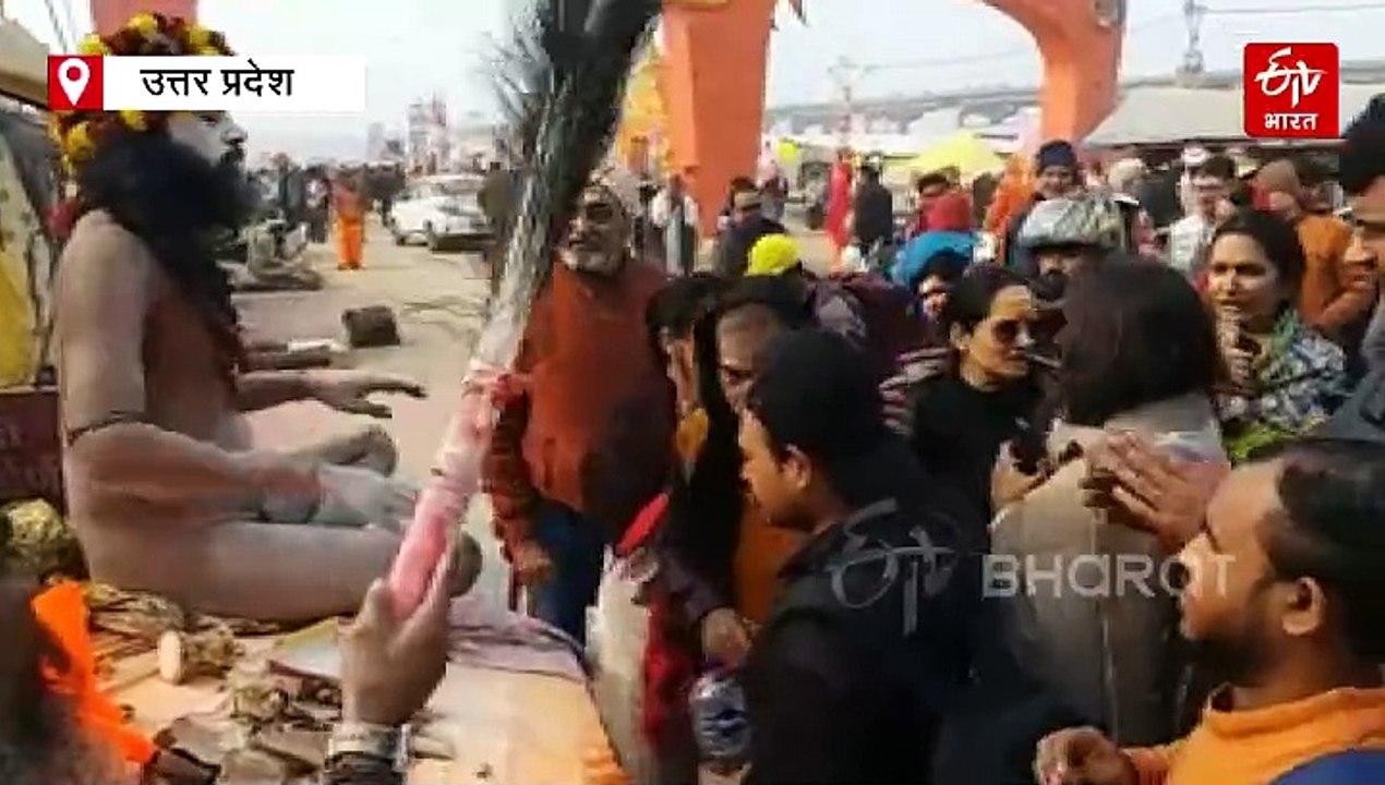 महाकुंभ में श्रद्धालुओं को आशीर्वाद दे रहे बोनट बाबा, पढ़िए नागा संन्यासी की अद्भुत कहानी