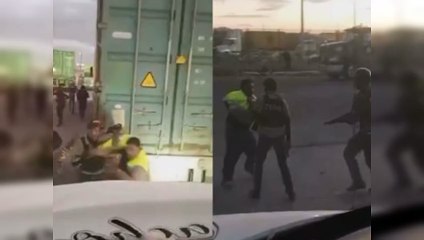 Policías hieren un hombre durante protesta en el Puerto Caucedo