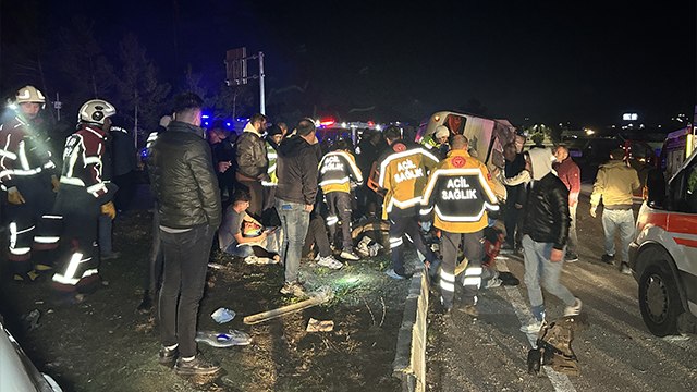 Uşak'ta işçi servisi kaza yaptı: 28 yaralı