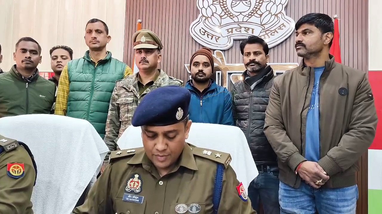 जौनपुर पुलिस ने किन्नर के ड्राइवर की हत्या का खुलासा,हत्या करने वाला एक युवक जो लाखों व्यूवरशिप है तो दूसरा हत्याकांड का मास्टर माइंड नेता बनने का सपना संजो रखा था