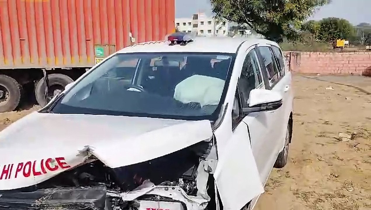 जम्मू कश्मीर के पूर्व सीएम अब्दुल्ला के काफिला...