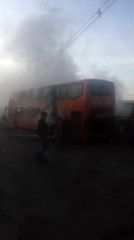 Un bus se incendia en plena carretera en el norte de Santa Cruz y pasajeros lamentan pérdida de equipaje