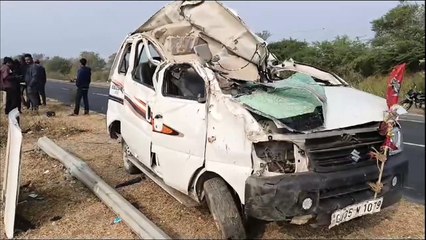 अहमदाबाद-इंदौर हाईवे सड़क हादसा, कार पलटने से 4 लोगों की मौत