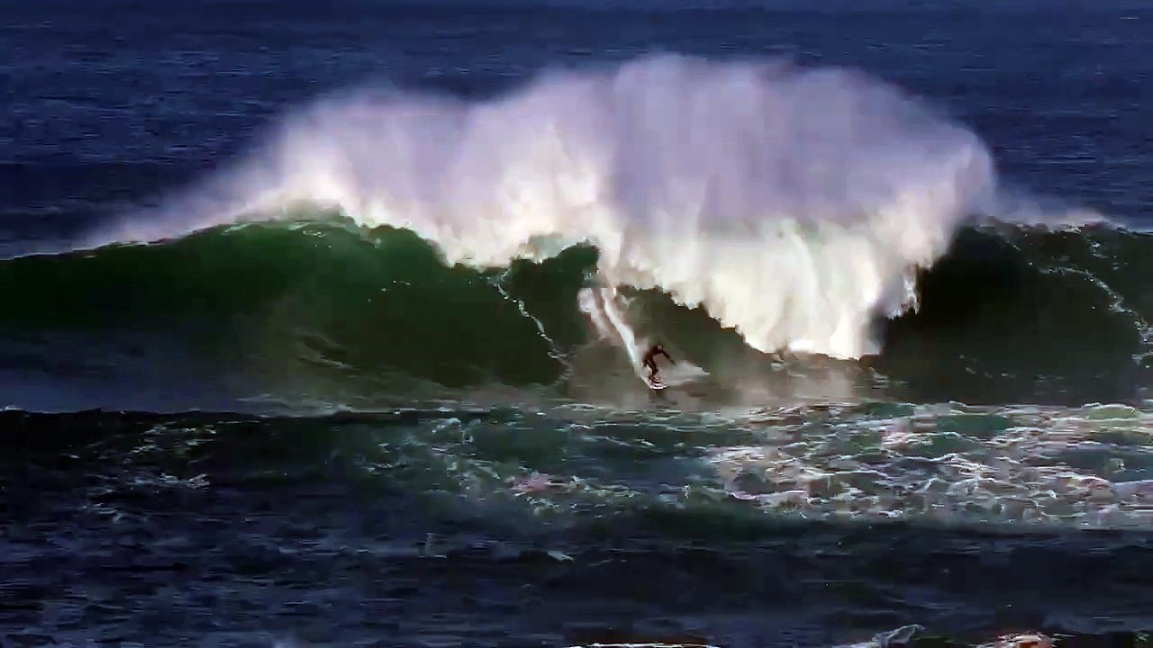 Andrew Douglas surfers the Cribbar