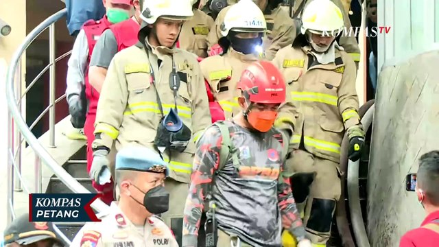 Kata Petugas Damkar soal Kendala Pencarian Korban Kebakaran Glodok Plaza