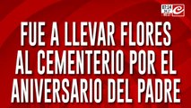 Fue a llevar flores a la tumba de su padre... ¡y mirá con lo que se encontró!