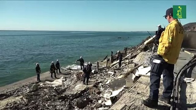 Evacuados por incendios de Los Ángeles no podrán regresar hasta dentro de una semana