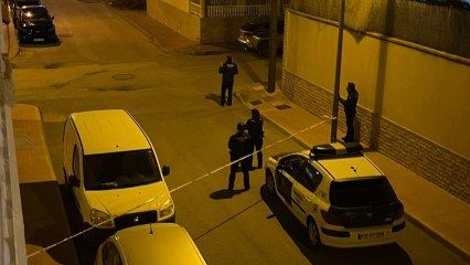 Los vecinos grabando desde sus casas el despliegue policial.