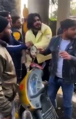 मुजफ्फरनगर में बजरंग दल के कार्यकर्ताओं द्वारा मुस्लिम युवक को पीटा,वीडियोवायरल