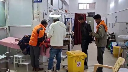 ओवरलोड सवारियों से भरा ऑटो अनियंत्रित होकर पलटा।  2.एक दर्जन से अधिक लोग हुए घायल।  3.गंभीर घायलों को जिला अस्पताल किया रेफर