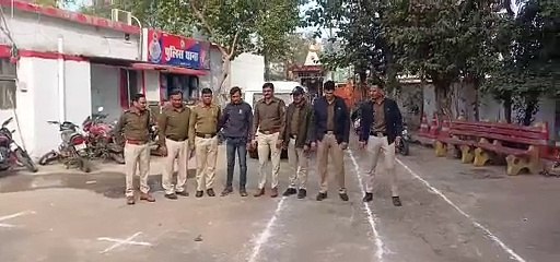 दोस्त ने दोस्त को शराब पिलाई बाइक की चाबी का विवाद हुआनहर मैं पानी में धकेला