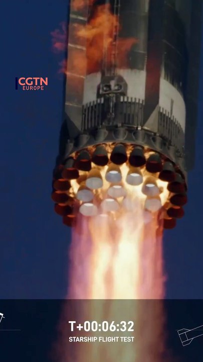 Watch moment SpaceX catches starship booster as upper stage explodes