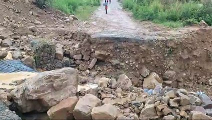 Cae un puente  provisional en el distrito 9 de la zona sur de Cochabamba perjudicando el paso de una avenida principal