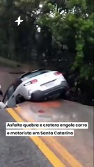 Asfalto quebra e cratera engole carro e motorista em Santa Catarina