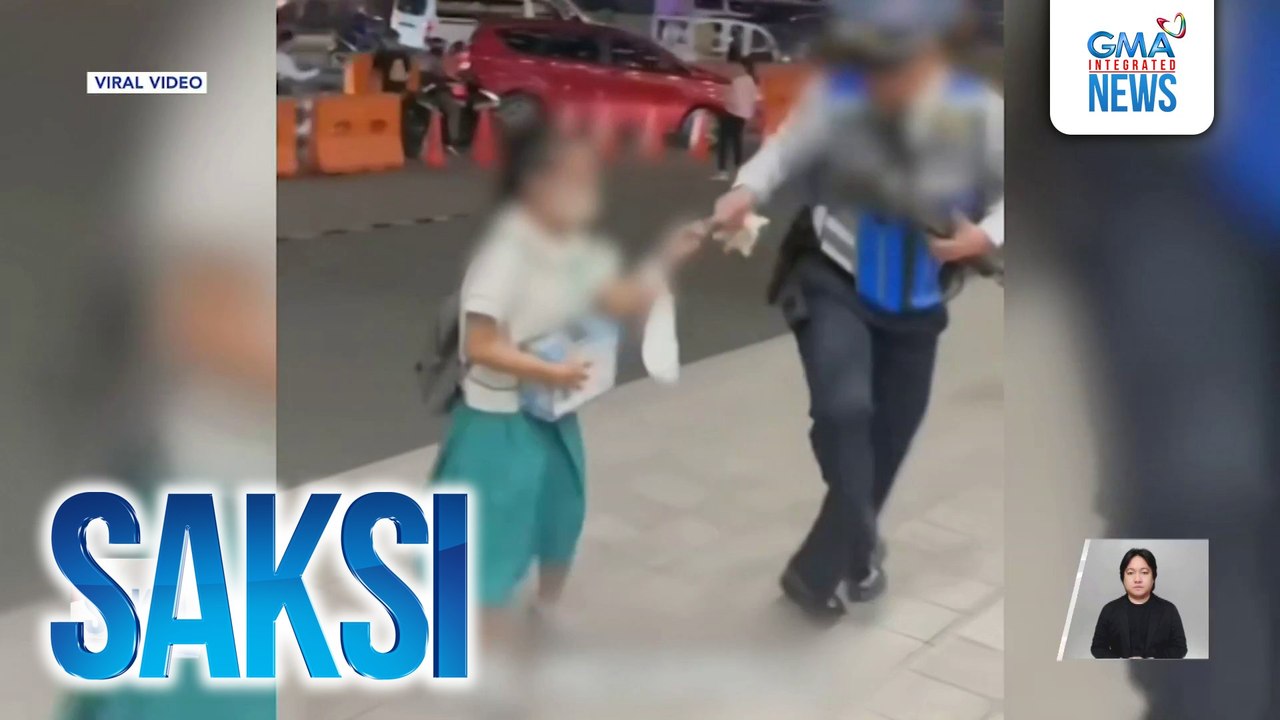Babaeng nagtitinda ng sampaguita na hinablot ng guwardiya sa viral video, 22-anyos na estudyante ng MedTech, ayon sa kanyang mga magulang | Saksi