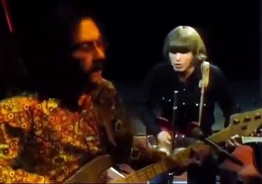 Creedence Clearwater Revival chante Fortunate Son en live