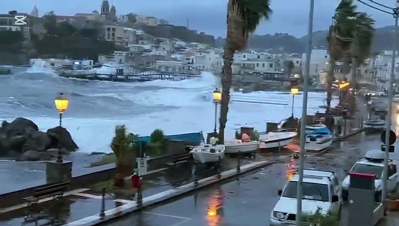 Mareggiate a Lipari e Vulcano - IL VIDEO