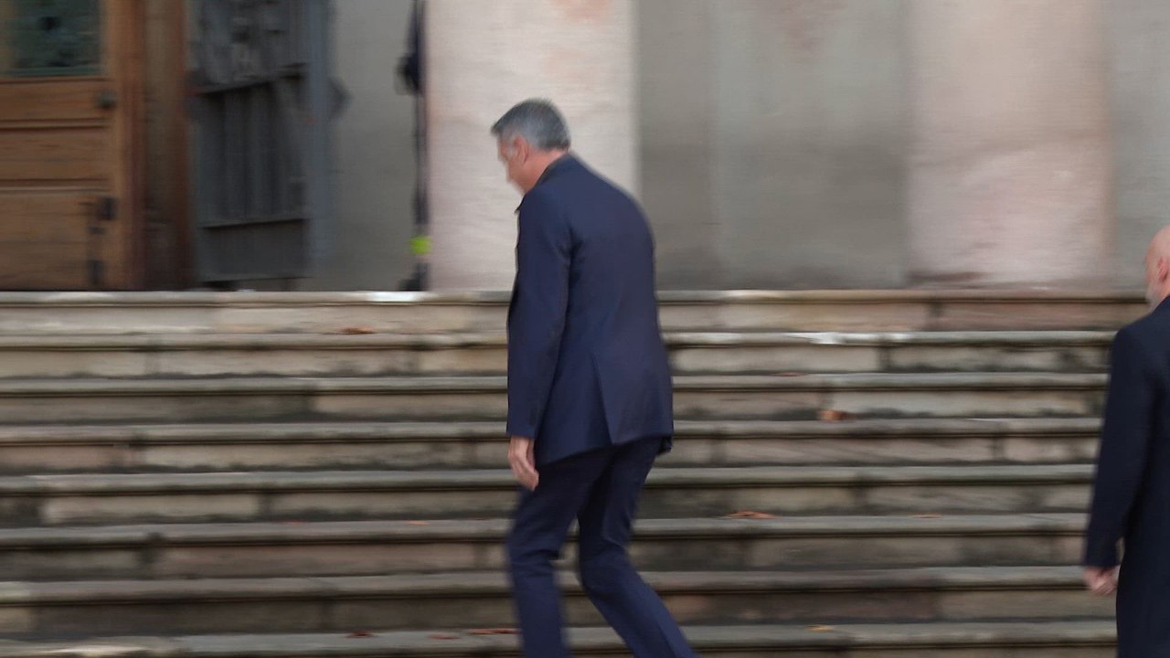 Albiol, absuelto por la instalación de antenas en la comisaría de la Guàrdia Urbana de Badalona