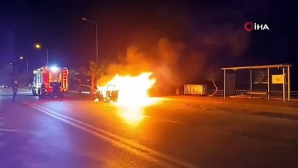 Seyir halindeki otomobil alev alev yandı