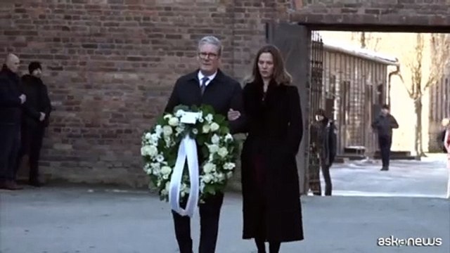 Starmer in visita al campo di concentramento di Auschwitz-Birkenau