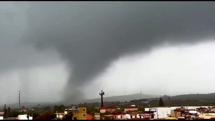 Tornado in Sicilia: immagini impressionanti da Avola
