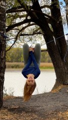 Nature + Tech: Beautiful girl shows us a trick with a drill #Buschcraft #outdoors