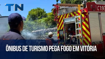 Ônibus de turismo interestadual pega fogo em Vitória