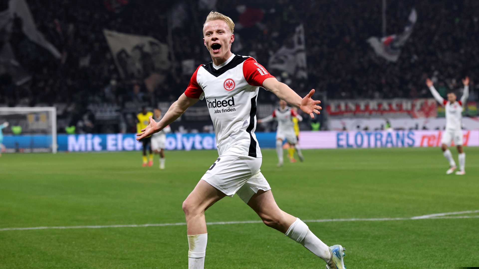 Eintracht Frankfurt v Borussia Dortmund