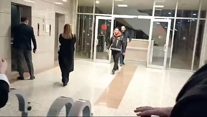 Yolsuzluktan tutuklanmıştı! CHP kadın kolları eski başkanı elini öptü
