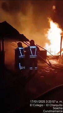 Al menos cinco locales consumidos por las llamas en el Salto del Tequendama